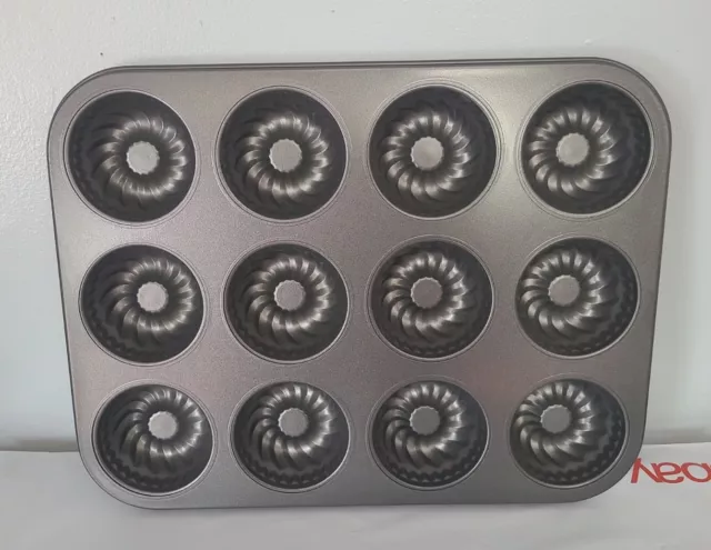 Vintage  12-Cup Aluminum Muffin Tin  MINI BUNDTS Decor EUC