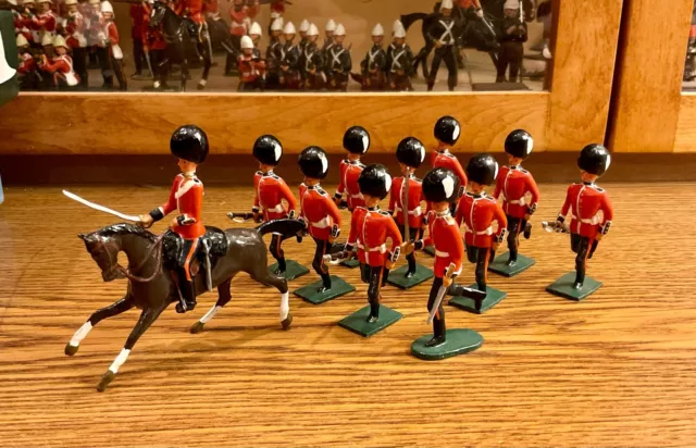 Britians Guards Regiment, Attacking, 9 Guards, 1 Officer Running , 1 Mounted