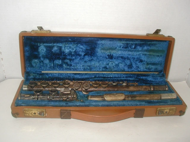 vtg ARTLEY SILVER FLUTE & Case MODEL NUMBER ETC off instrument vtg ARTLEY SILVER FLUTE & Case MODEL NUMBER ETC off instrument