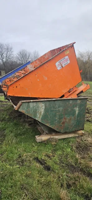 Telehandler tipping skip / forklift  /  Conquip,  Auto Lock 2