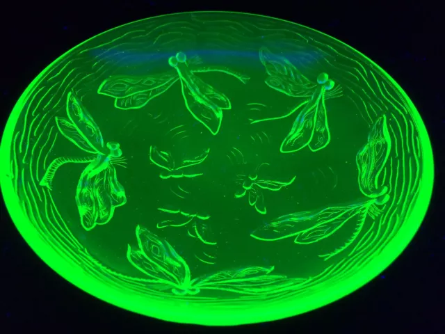 Green Vaseline glass dragonfly bowl insect animal uranium candy dish saucer glow