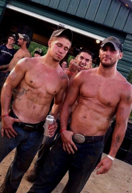 SHIRTLESS MALE MUSCULAR Beefcake Dirty Southern Men Hunks Muscle PHOTO