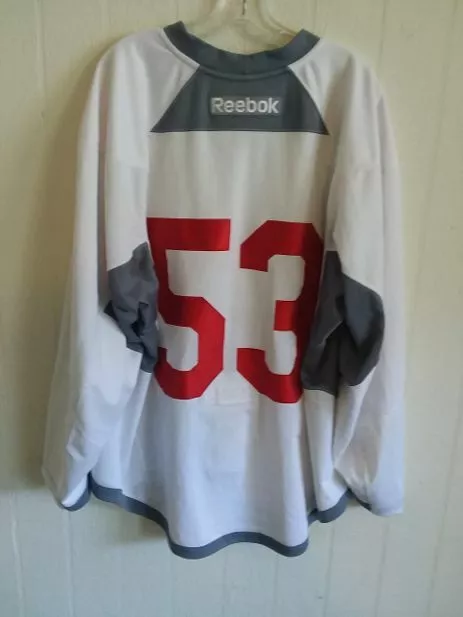 PHOENIX COYOTES Derek Morris white #53 Reebok practice jersey from 2014 (LOA)