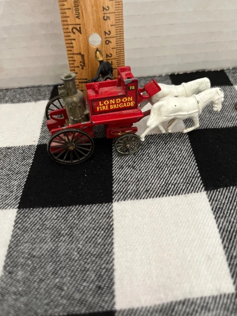 VINTAGE /CAST IRON /Fireman Fire Pumper Wagon/Horses / miniature