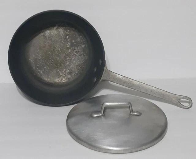 Magnalite Professional  2 Qt Aluminum Sauté/Saucepan 2 Liter with Lid.