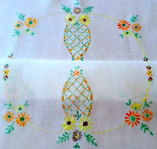 VINTAGE Hand Embroidered DAISIES Tray Cloth LINEN Trellis Design TABLE TOPPER