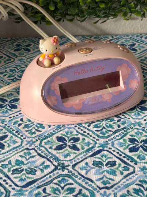 Hello Kitty SanRio Vintage LED Digital Alarm Clock 6" x 4" x 3.5" KT3005P