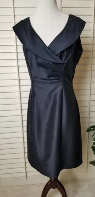 TAHARI  Shift /Cocktail Dress Sz 8  Portrait Satin Lined Sleeveless Navy Blue