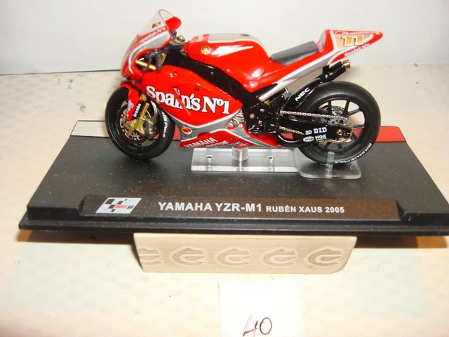 MINIATURE MOTO 1/24 (40) YAMAHA YZR M1 Ruben XAUS 2005