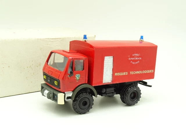 Miniature Kit Monté 1/50 – Mercedes Unimog CFFM Pompiers Sides (phare Manquant)