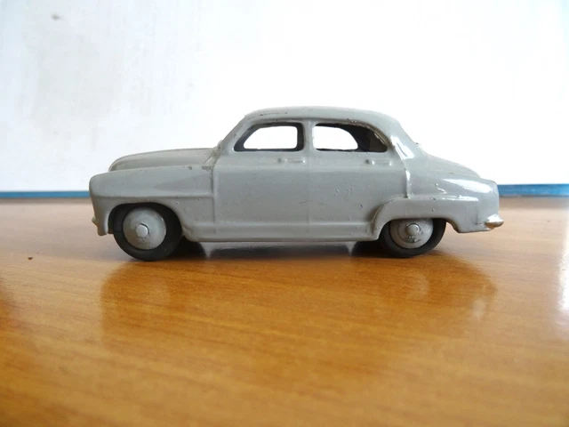Dinky - Dinky Toys / Atlas - SIMCA 9 ARONDE gris réf. 24 U Neuf NBO 1/43