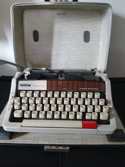 Brother deluxe 1510 typewriter in original case