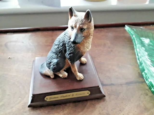 Leonardo Collection Alsatian German Shepherd With Plinth