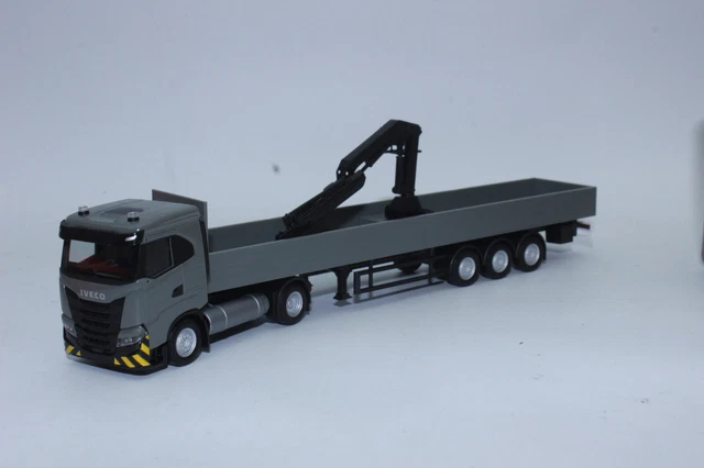 Miniature IVECO S-Way LNG 4x2 avec remorque porte container 3 essieux HH BODE/TAILWIND HERPA HER317368 | Collect World Miniature IVECO S-Way LNG 4x2 avec remorque porte container 3 essieux HH BODE/TAILWIND HERPA HER317368 | Collect World