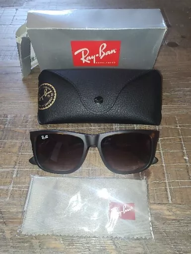 Ray-Ban RB4165 Justin Classic Sunglasses Rubber Light Havana / Brown Gradient