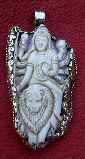 Colgante de león magnífico diosa durga de hueso tallado hindú budista -