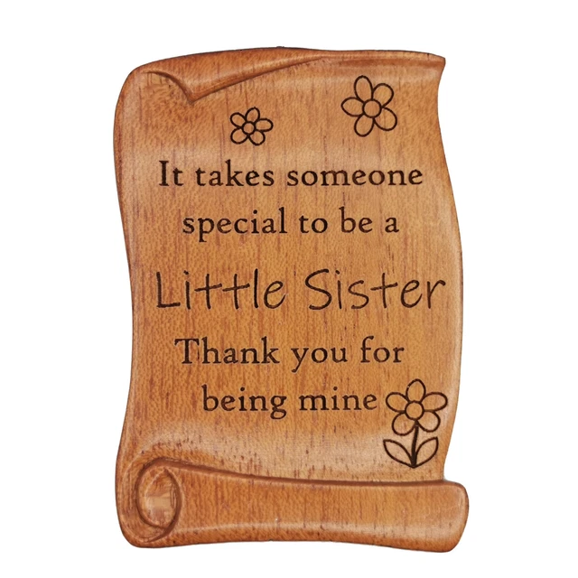Little Sister Pergamena Placca Legno Magnete Regalo 7cm It Fanno Someone Special