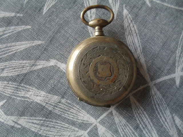 MONTRE A GOUSSET ANCIENNE EN ARGENT REMONTAGE A CLÉ dix rubis EUR 5,00