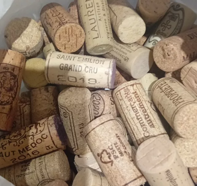 Lot de 60 anciens bouchons en liège  de vin, champagne Et Bière  - loisirs-déco