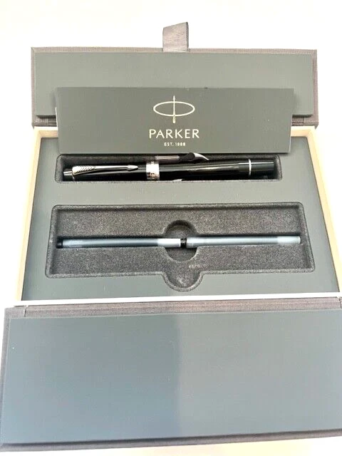 Parker Duofold Centennial Fountain Pen Black/Chrome 18kNiB with Premium Gift Box
