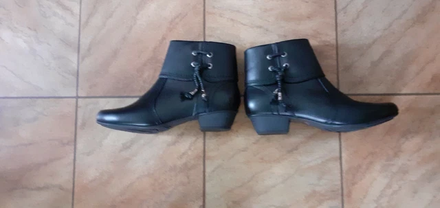 bottines noires pointure 39 pour femme avec motifs lacets