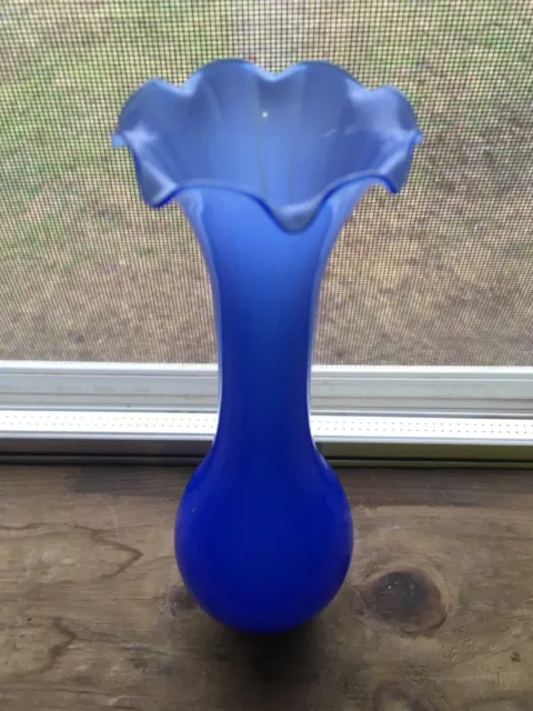 Hand Blown Art Glass Vase Cobalt To Periwinkle Ribbed Fluted Top Gorgeous 7 3/4"