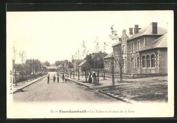 CPA Fourchambault, Les Ecoles et Avenue de la Gare 1905