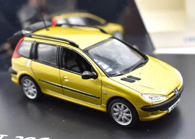 Modellino Taxi In Scala 1:36 - Auto Da Collezione In Metallo Con Porte Aprire E Retro Dettagliato - Foto 10