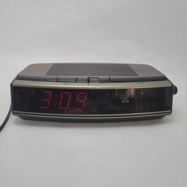 GE General Electric 7-4619A Vintage AM/FM Alarm Clock Radio Faux Woodgrain Works