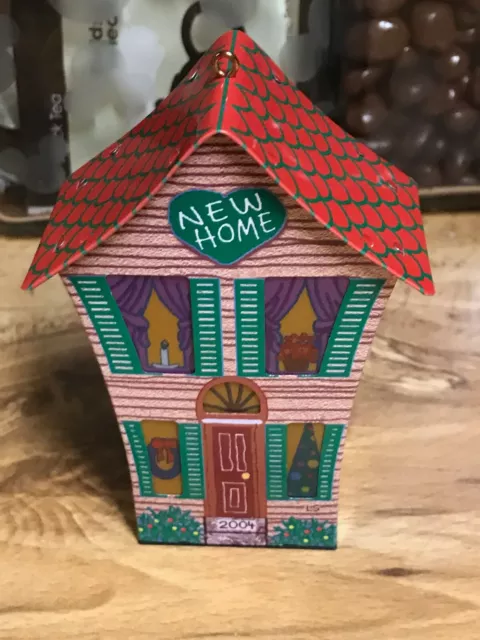 VTG Keepsake Hallmark Christmas Ornament NEW HOME Lights up NIB 2004