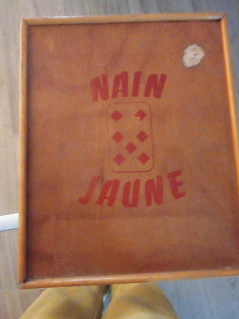 Jeu ancien de nain jaune en bois avec pions