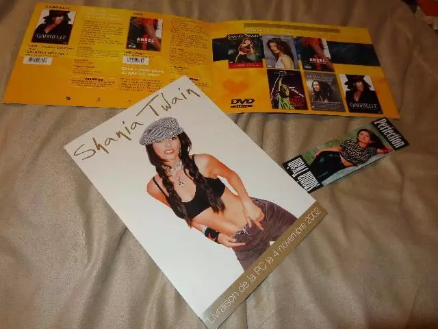 Shania Twain *Fold-Open French Getcha Good & Catalog Marketing Brochures!