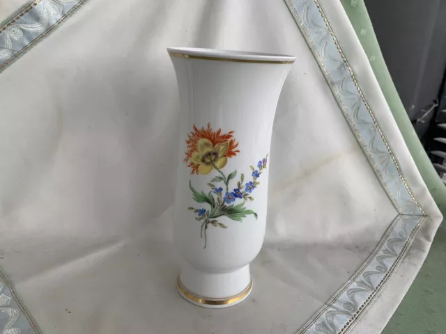 Wunderschöne Meissen Tisch-Vase mit viel Blumen und Gold