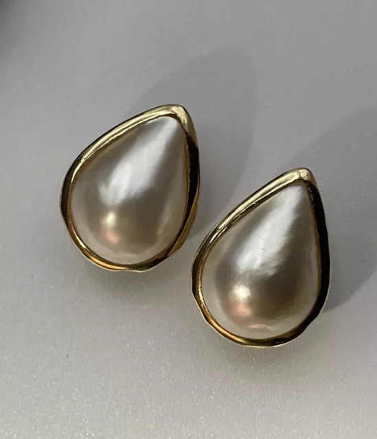14k Yellow Gold Teardrop Cultured Mabe Blister Pearl Omega Back (7grams) Vintage 14k Yellow Gold Teardrop Cultured Mabe Blister Pearl Omega Back (7grams) Vintage