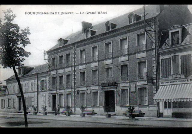 POUGUES-les-EAUX (58) Façade du GRAND HOTEL & COMMERCE de PATISSERIE & BONBONS