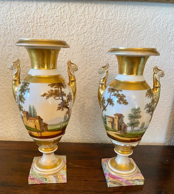 Paire de Vase Paris en porcelaine à décor  Époque restauration