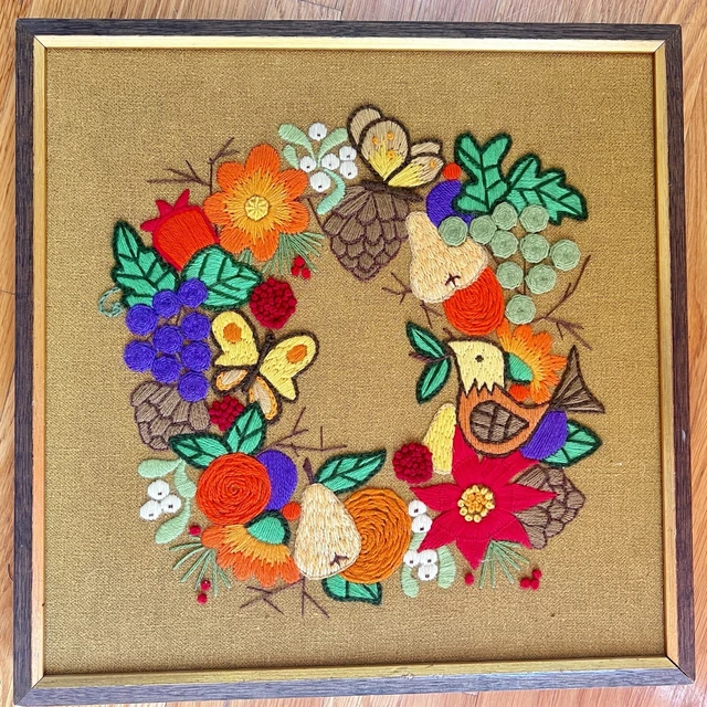 Crewel Hecho a Mano Fruta Flor Pájaros Corona de Mariposa Decoración del Hogar Enmarcado