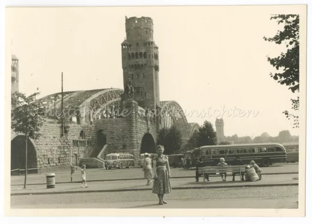 Köln 1955 - Hohenzollernbrücke noch mit Portaltürme - Bus - Altes Foto 1950er