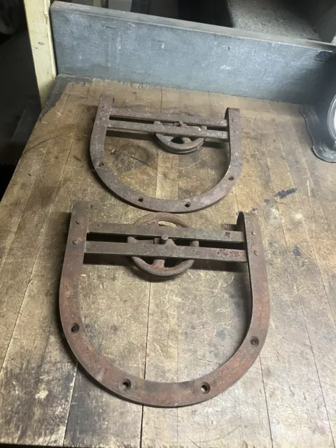 Antique Old Horseshoe U Shaped Cast Iron Barn Door Rollers Hangers Pair Set USA