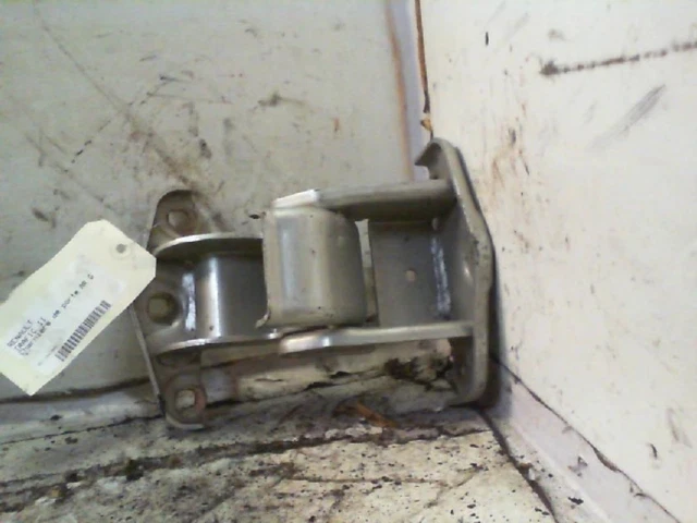Charnière De Porte Arrière Gauche Pour Renault Master 2 Phase 1 - Occasion - Bon état
