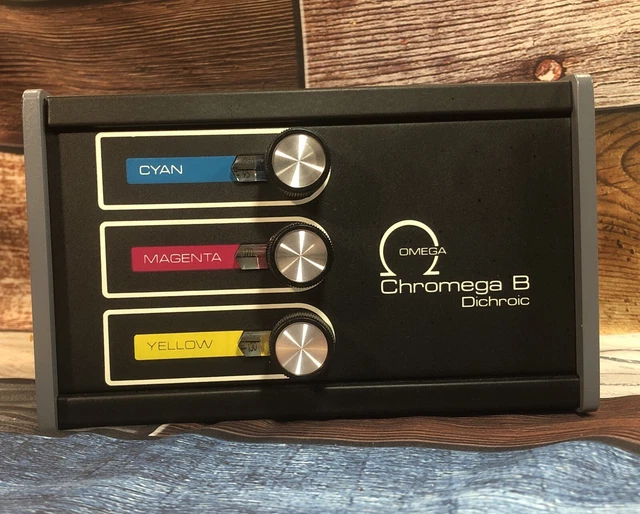 Desarrollo fotográfico Omega Chromega B lámpara dicroica cuarto oscuro