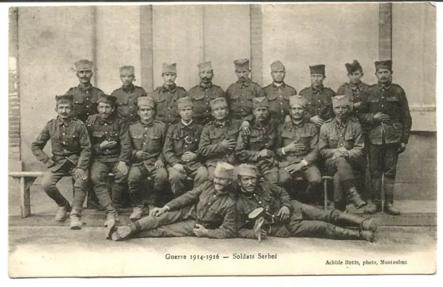 Guerre 1914-1916. Soldats serbes. CPA écrite au dos.