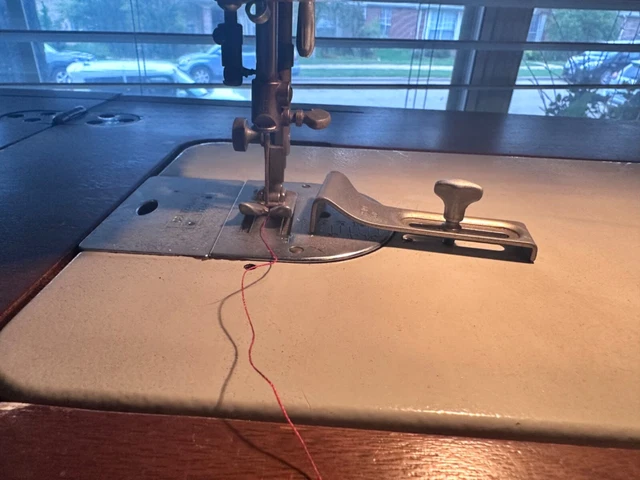 PFAFF 260 Vintage Sewing Machine Made in Germany PARTS OR REPAIR will run