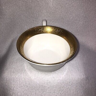 Vintage Wedgwood Ascot 2 1/4" Peony Shape Gold Encrusted Band Footed Cup 6