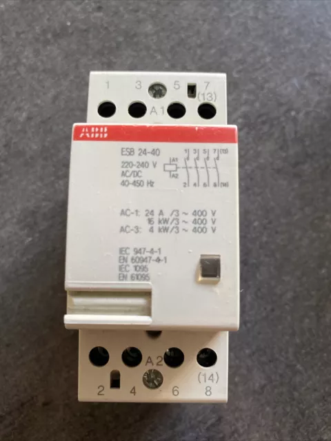 Contacteur ABB CT 4P 24A  230V AC /DC Ref : ESB24-40