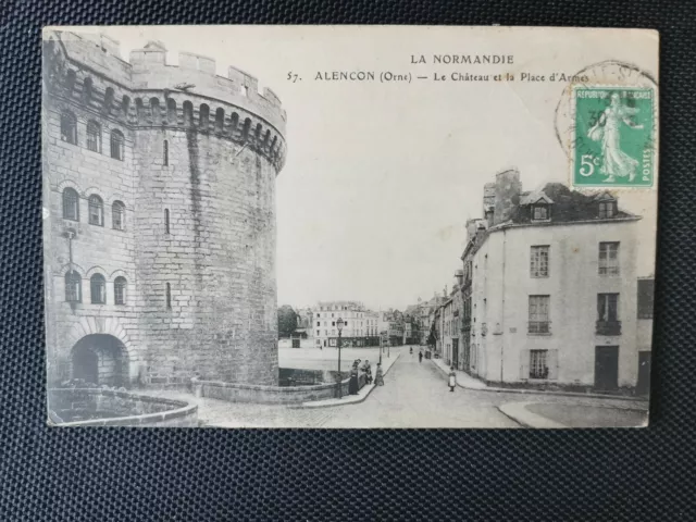 CPA 61 ALENCON - Le Château et la Place d'Armes
