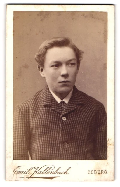 Fotografie Emil Kallenbach, Coburg, Portrait junger Mann in zeitgenössischer Kl