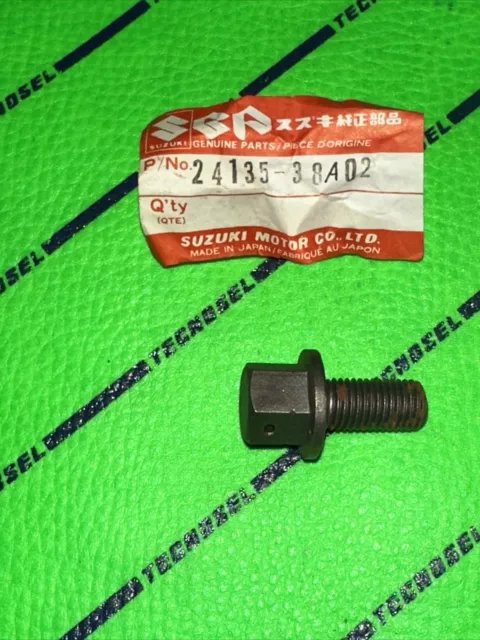 Suzuki Oem Nos VS 750 GLP GLF 1986-1991 Drive Shaft Nozzle 24135-38a02