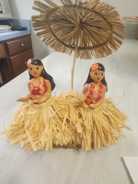 HULA GIRLS, SALT & PEPPER SHAKERS Grass Skirts Tiki Hut Stand Hawaii  HOME Decor