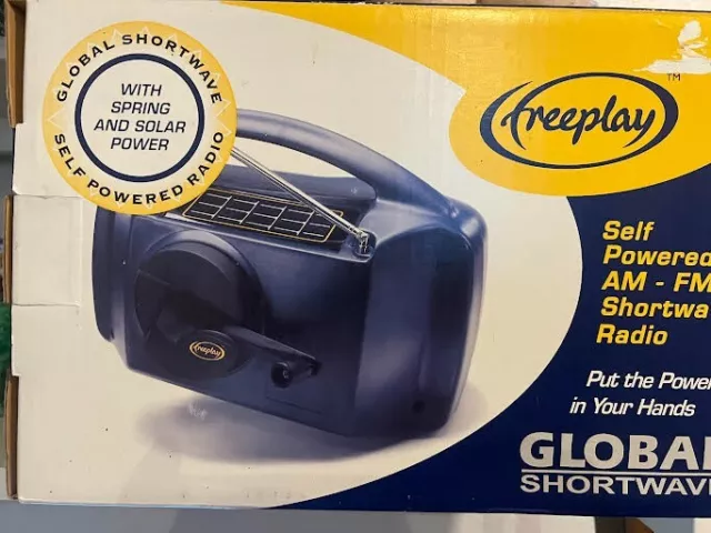 Freeplay FPR2SC Self Powered AM/FM Radio Solar Crank Blue New in Open Box Freeplay FPR2SC Self Powered AM/FM Radio Solar Crank Blue New in Open Box